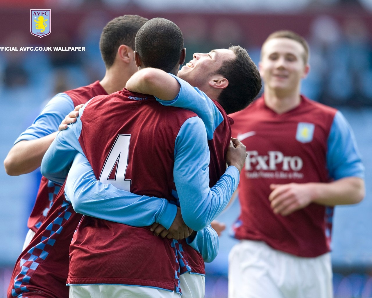 和三笘薰合影的11岁小球员有日本和法国血统，出自吉田麻也担任院长的青训机构