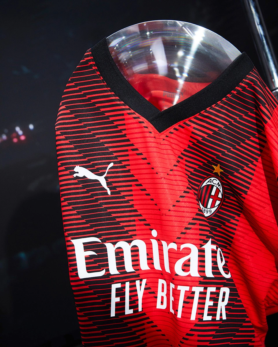 成都蓉城教练组现场观战中韩战，徐正源、金亨镒在场