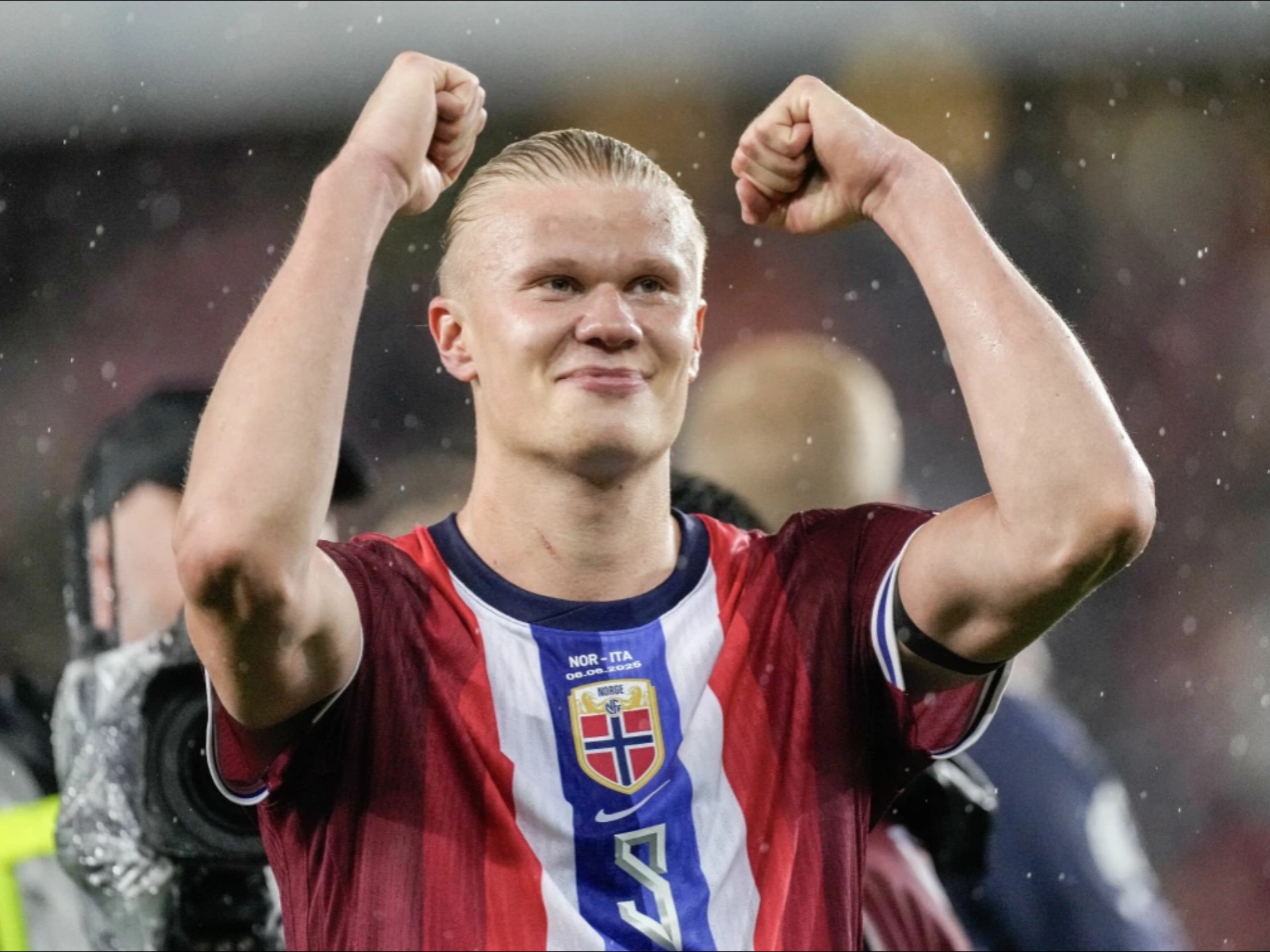 利物浦球迷热议换帅传闻，格拉斯纳因成绩亮眼成为焦点，而斯洛特面临困境。