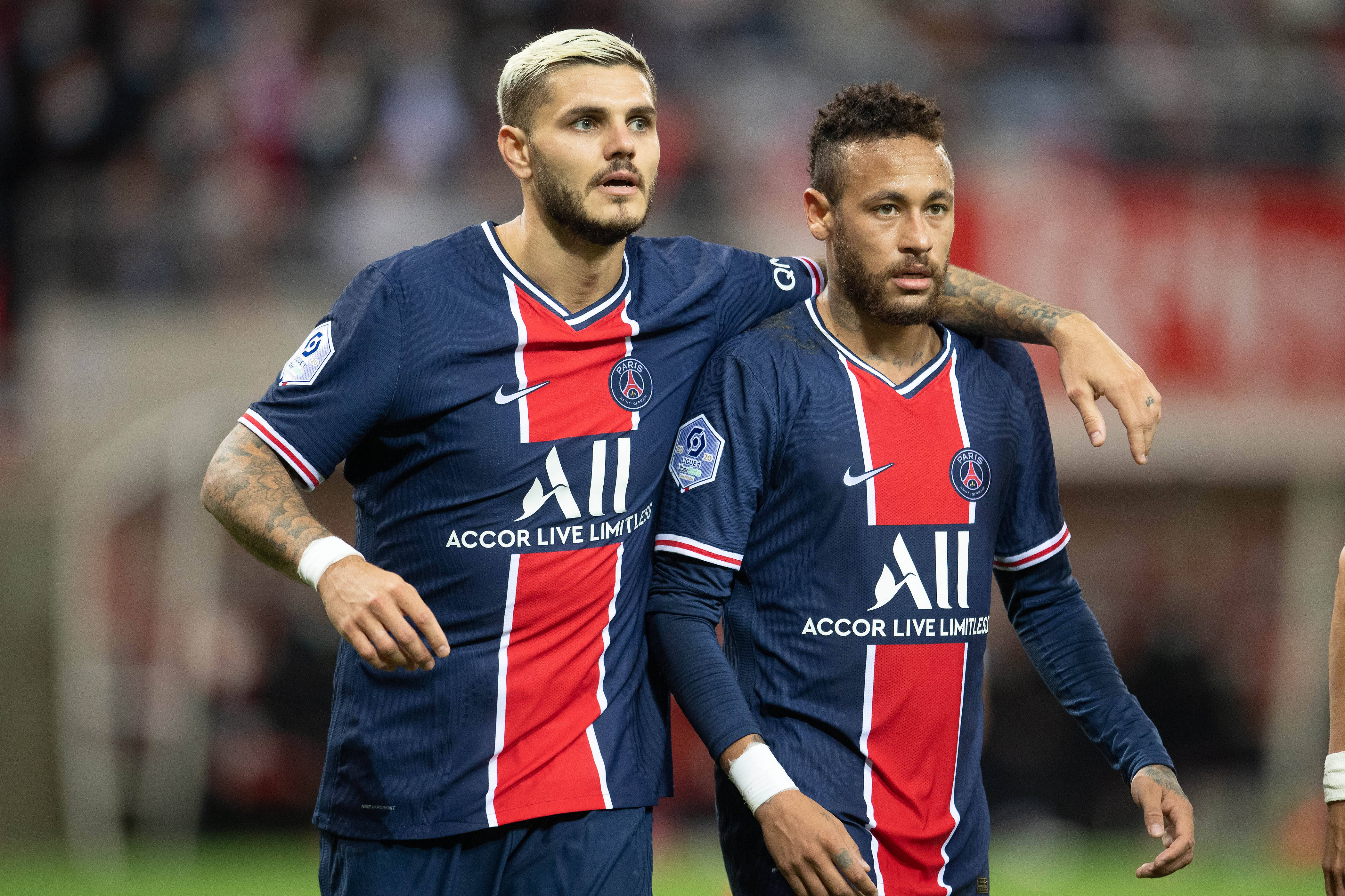 艾顿：我来湖人是填补空缺的，他们长期缺少攻守兼备的大个子