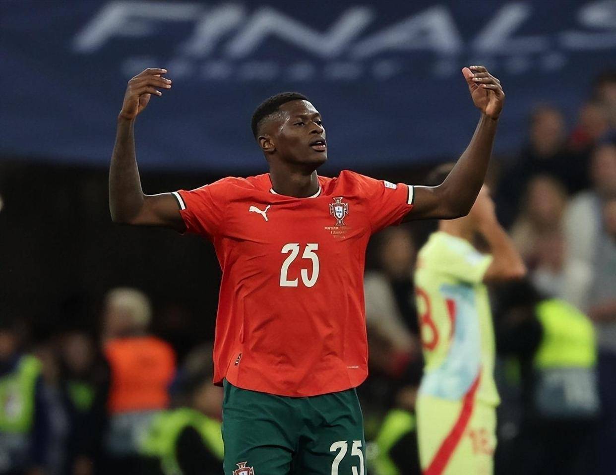 新鹏城官方：中超收官战主场vs成都票价全场60元，地点在肇庆