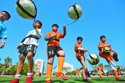 姆巴佩双响+库尔图瓦神扑！皇马客场群星闪耀，多名主力带伤出战