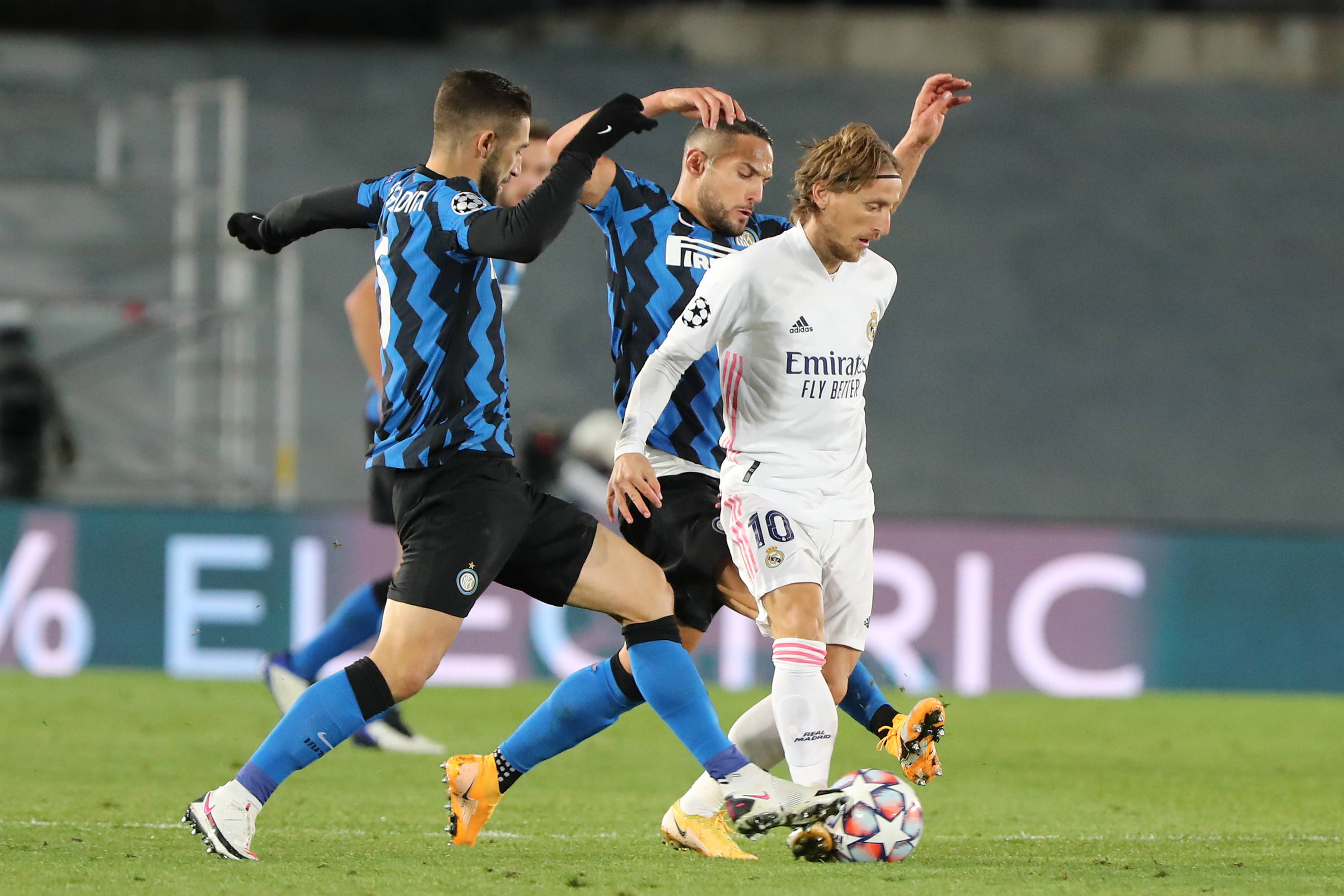 汉堡vs云达不莱梅：法比奥-维埃拉、洛孔加首发，菅原由势、施密德出战