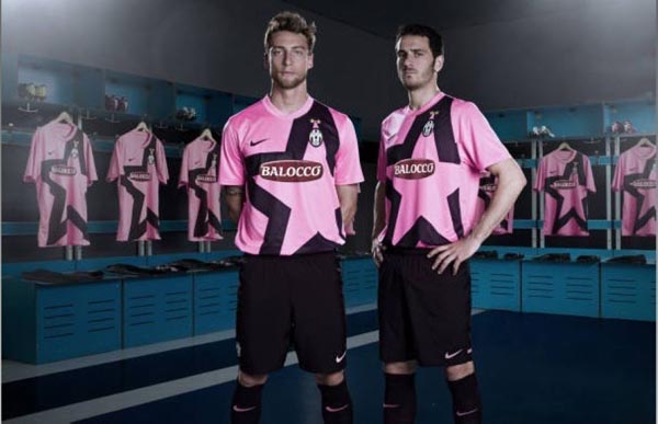 利物浦切尔西双双翻车，阿森纳笑纳5分大礼，争冠只剩两支队？