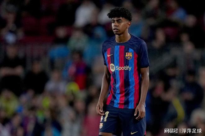 杜兰特空接暴扣，全场掌声雷动