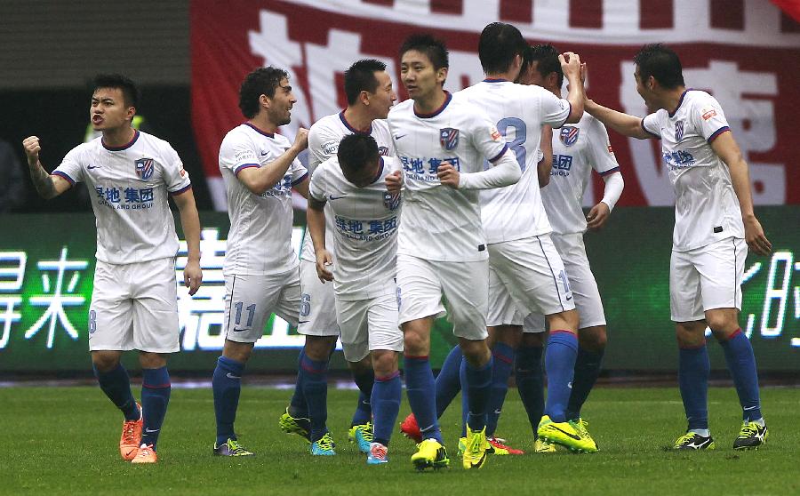 门将扑出点球，全场掌声雷动